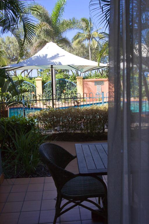 Kacy'S Bargara Beach Motel Extérieur photo