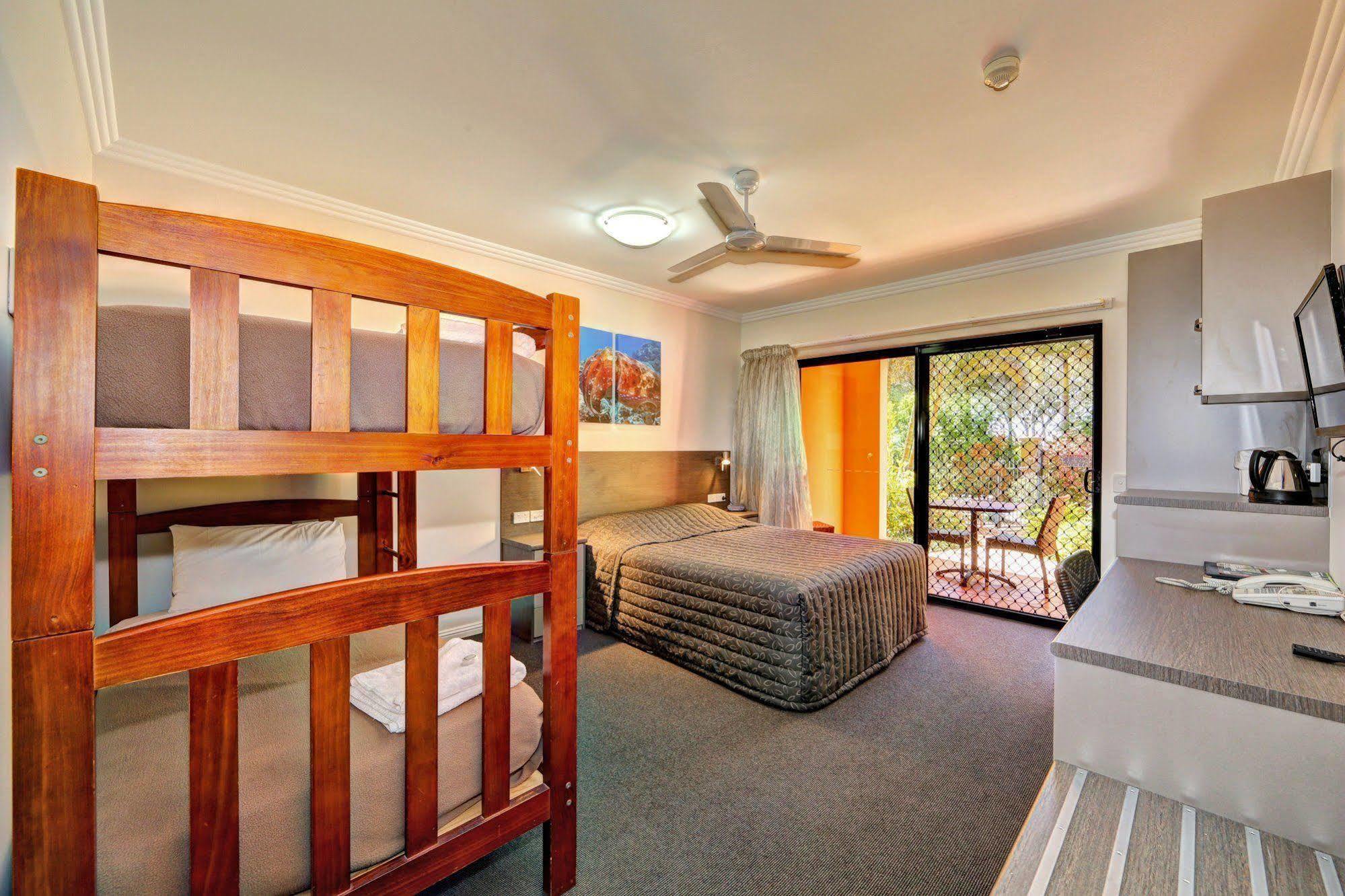 Kacy'S Bargara Beach Motel Extérieur photo