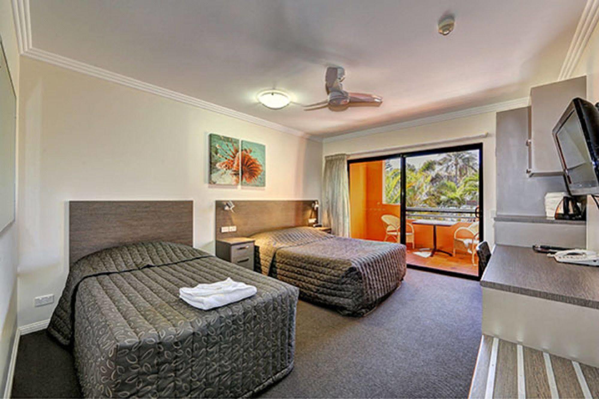 Kacy'S Bargara Beach Motel Extérieur photo