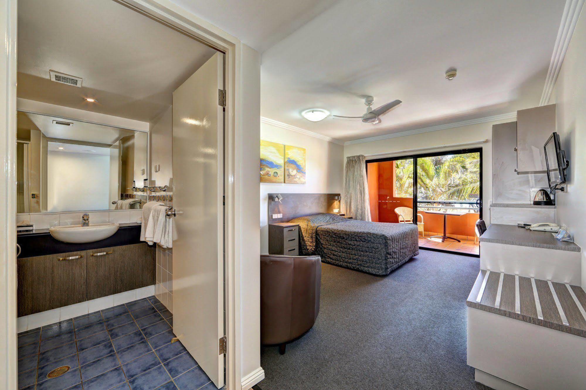 Kacy'S Bargara Beach Motel Extérieur photo