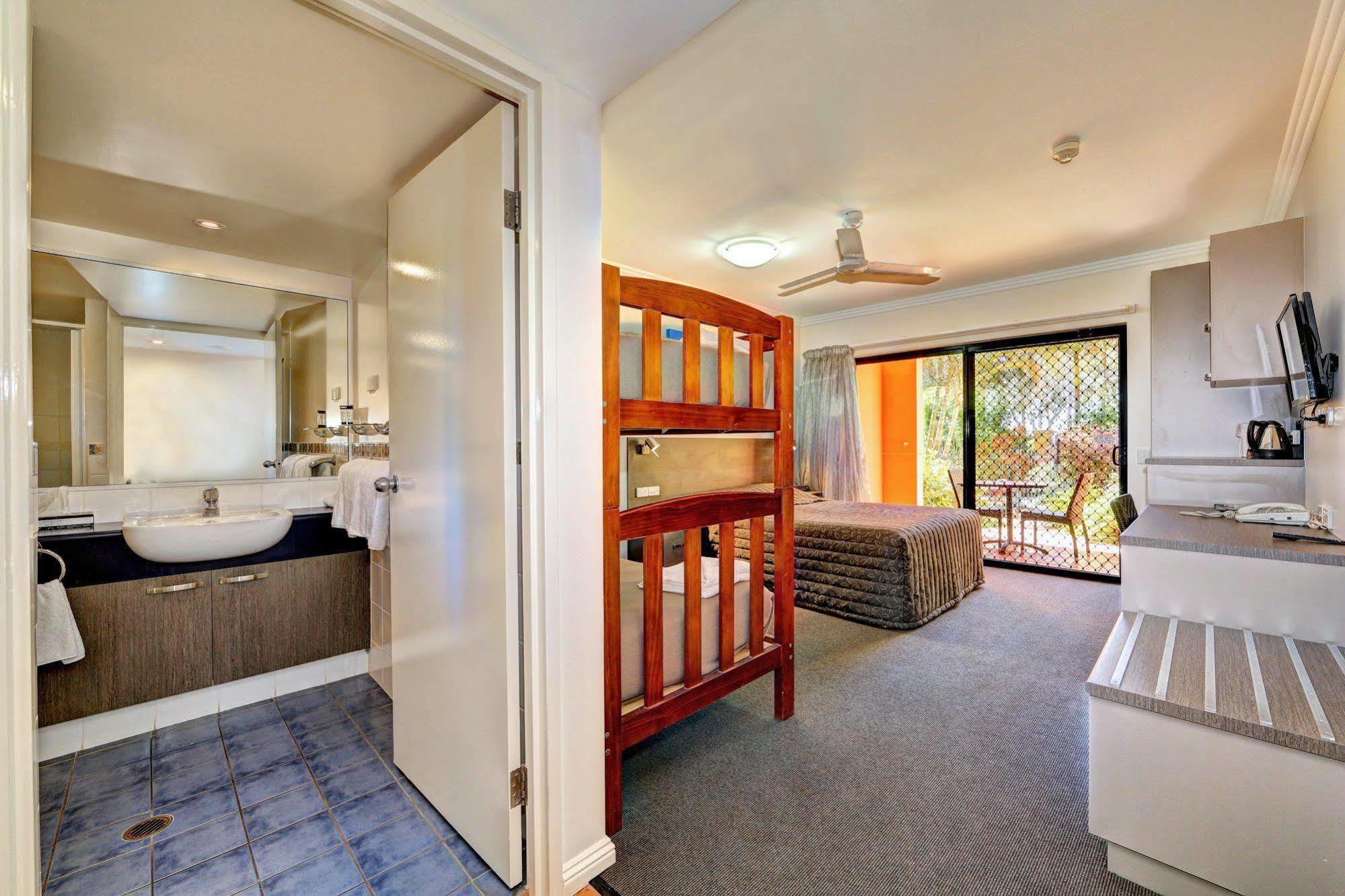 Kacy'S Bargara Beach Motel Extérieur photo
