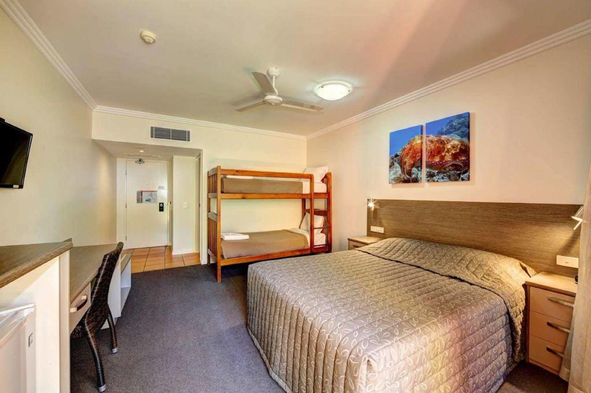 Kacy'S Bargara Beach Motel Extérieur photo