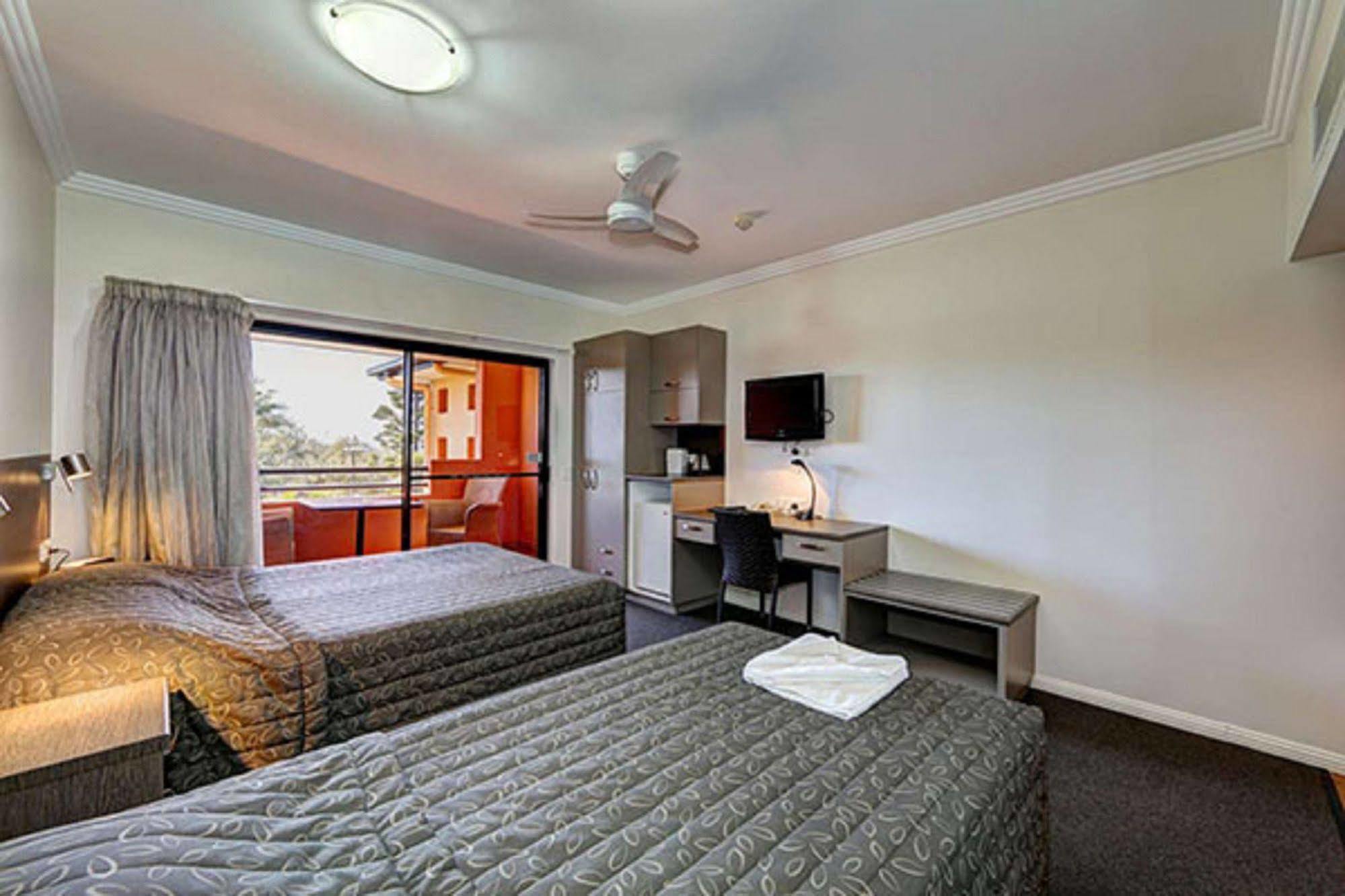 Kacy'S Bargara Beach Motel Extérieur photo