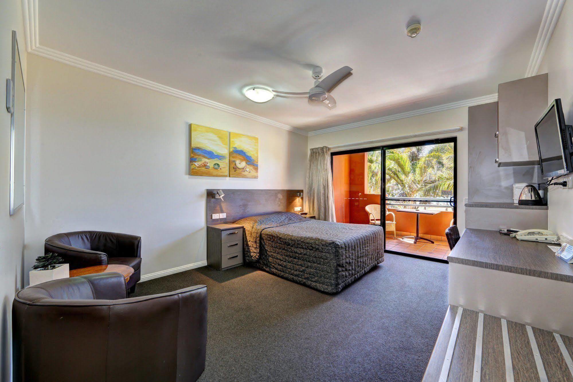 Kacy'S Bargara Beach Motel Extérieur photo