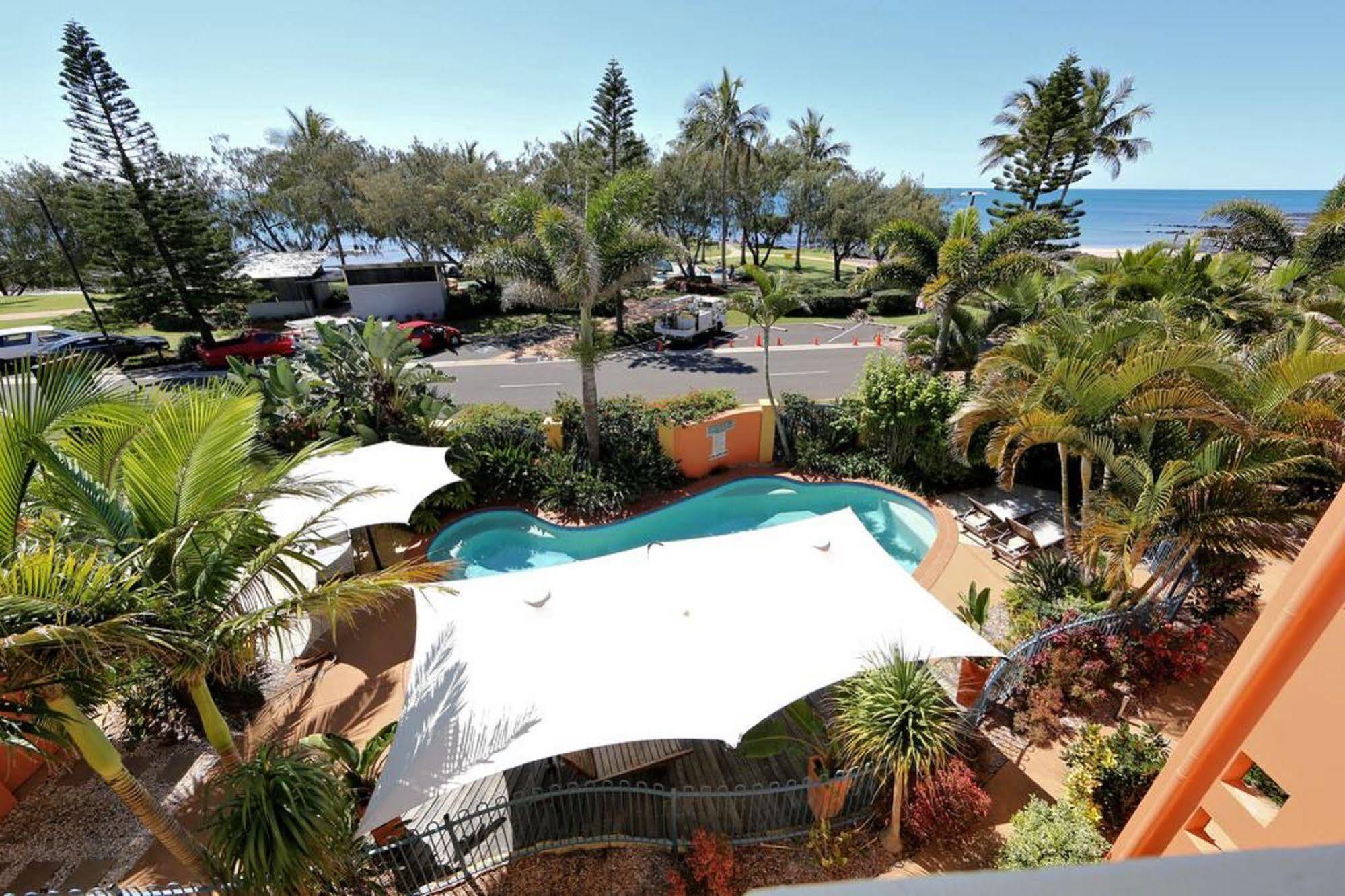 Kacy'S Bargara Beach Motel Extérieur photo